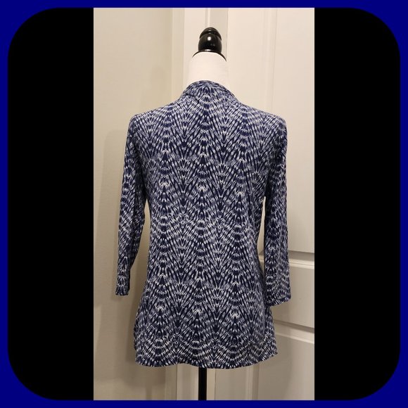 CALVIN KLEIN JEANS || Empire Waist ¾ Sleeve Top (SIZE L) - Picture 4 of 7